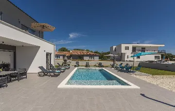 Semi-Detached Villa for 8 Guests in Pula