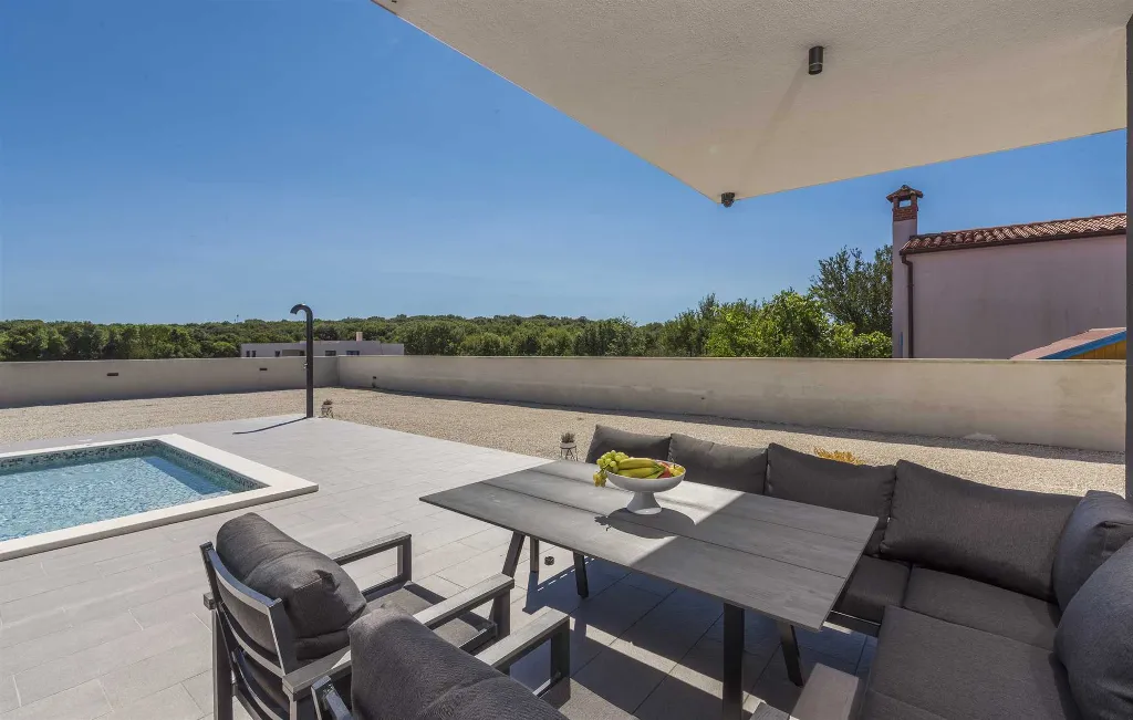 Semi-Detached Villa for 8 Guests in Pula