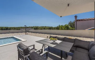 Semi-Detached Villa for 8 Guests in Pula