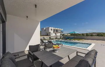 Semi-Detached Villa for 8 Guests in Pula