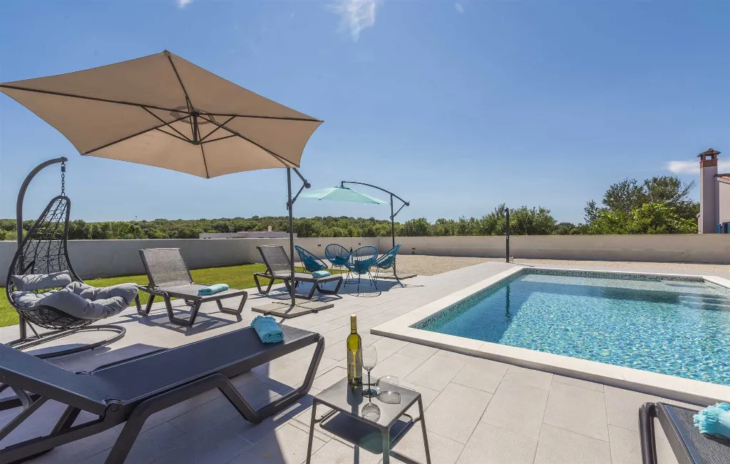 Semi-Detached Villa for 8 Guests in Pula