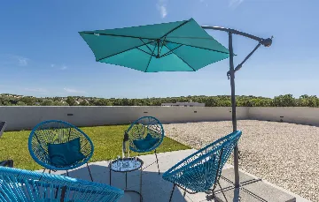 Semi-Detached Villa for 8 Guests in Pula