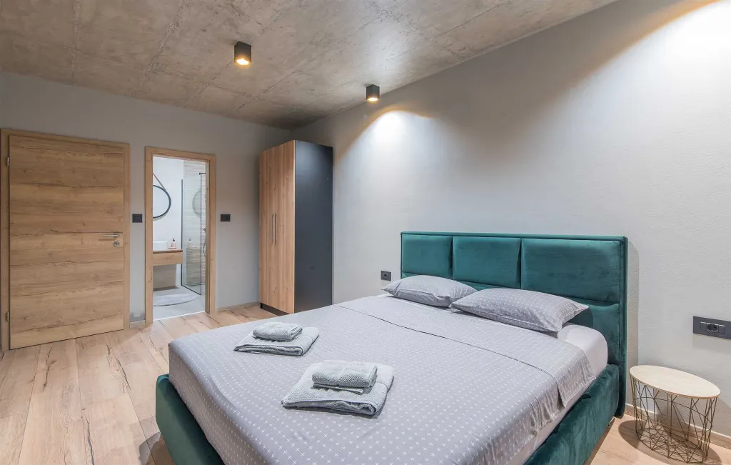 Modern Villa with Private Pool in Peroj
