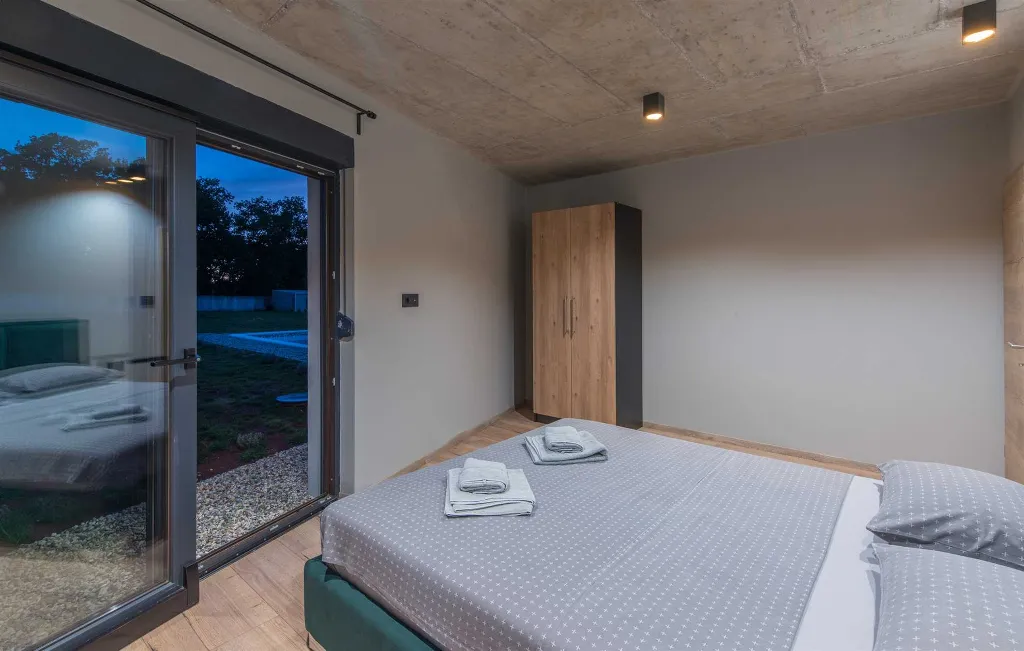 Modern Villa with Private Pool in Peroj