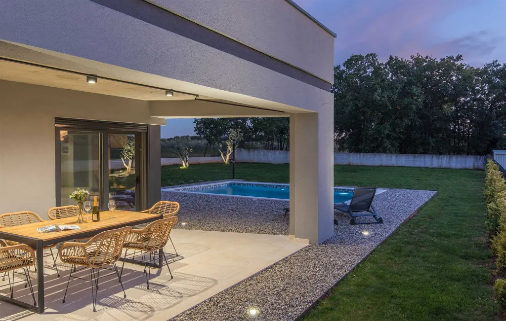 Modern Villa with Private Pool in Peroj