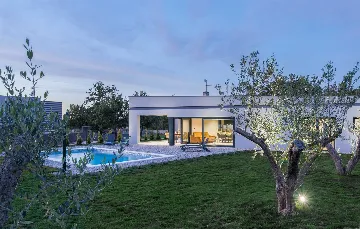 Modern Villa with Private Pool in Peroj