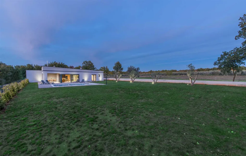 Modern Villa with Private Pool in Peroj