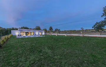 Modern Villa with Private Pool in Peroj