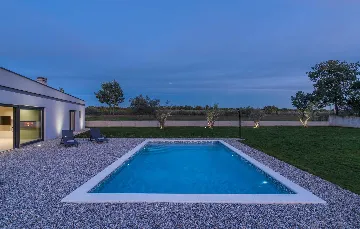 Modern Villa with Private Pool in Peroj