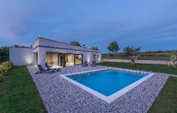 Modern Villa with Private Pool in Peroj