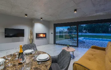 Modern Villa with Private Pool in Peroj