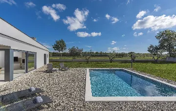 Modern Villa with Private Pool in Peroj