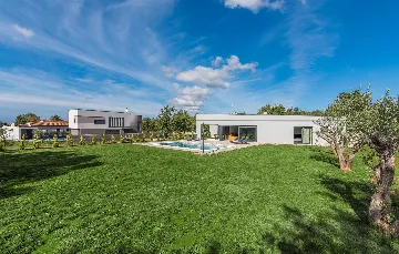 Modern Villa with Private Pool in Peroj
