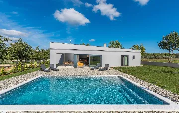 Modern Villa with Private Pool in Peroj