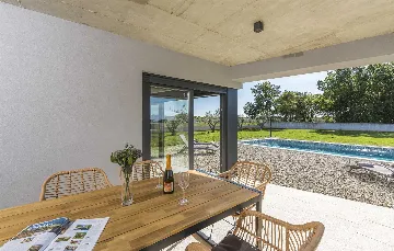 Modern Villa with Private Pool in Peroj