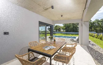 Modern Villa with Private Pool in Peroj