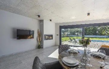 Modern Villa with Private Pool in Peroj