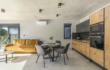 Modern Villa with Private Pool in Peroj