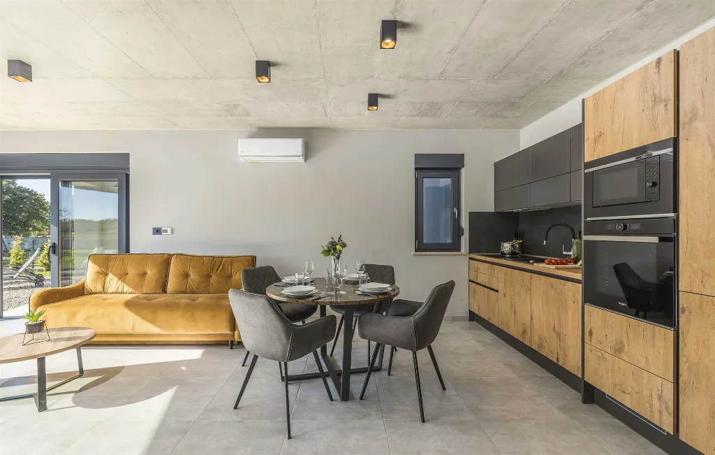 Modern Villa with Private Pool in Peroj