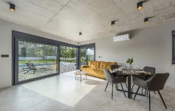 Modern Villa with Private Pool in Peroj