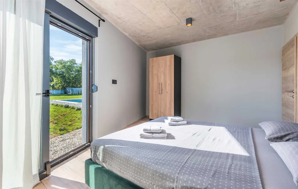 Modern Villa with Private Pool in Peroj