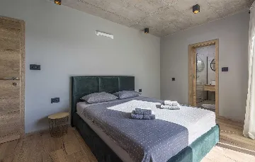 Modern Villa with Private Pool in Peroj