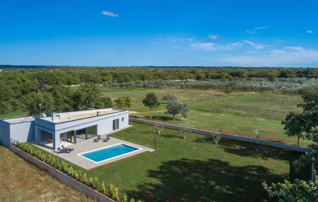 Modern Villa with Private Pool in Peroj