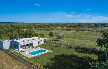 Modern Villa with Private Pool in Peroj