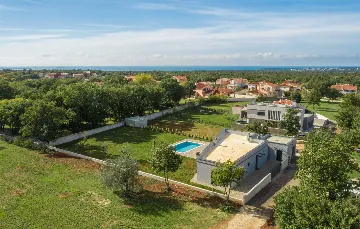Modern Villa with Private Pool in Peroj