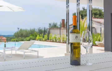 Kaštelir Villa for Up to 10 Guests