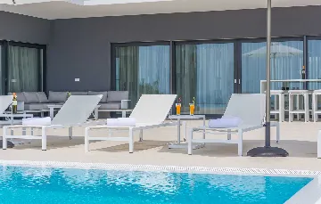 Kaštelir Villa for Up to 10 Guests