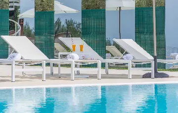 Kaštelir Villa for Up to 10 Guests