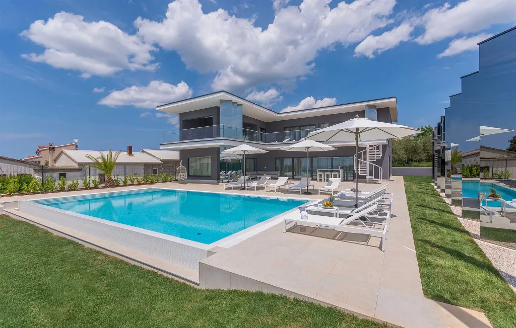Kaštelir Villa for Up to 10 Guests