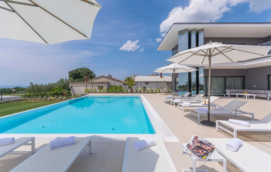 Kaštelir Villa for Up to 10 Guests