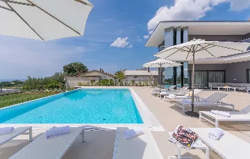 Kaštelir Villa for Up to 10 Guests