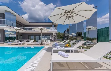 Kaštelir Villa for Up to 10 Guests