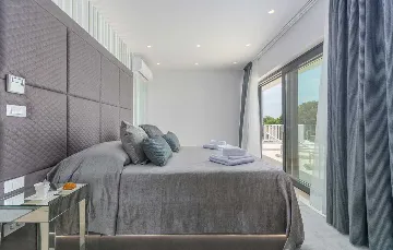 Kaštelir Villa for Up to 10 Guests