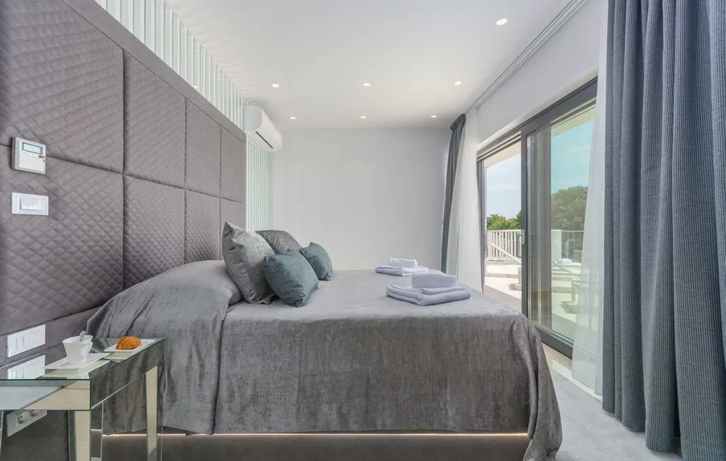 Kaštelir Villa for Up to 10 Guests