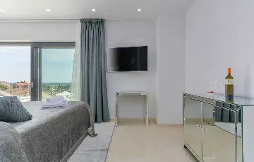 Kaštelir Villa for Up to 10 Guests