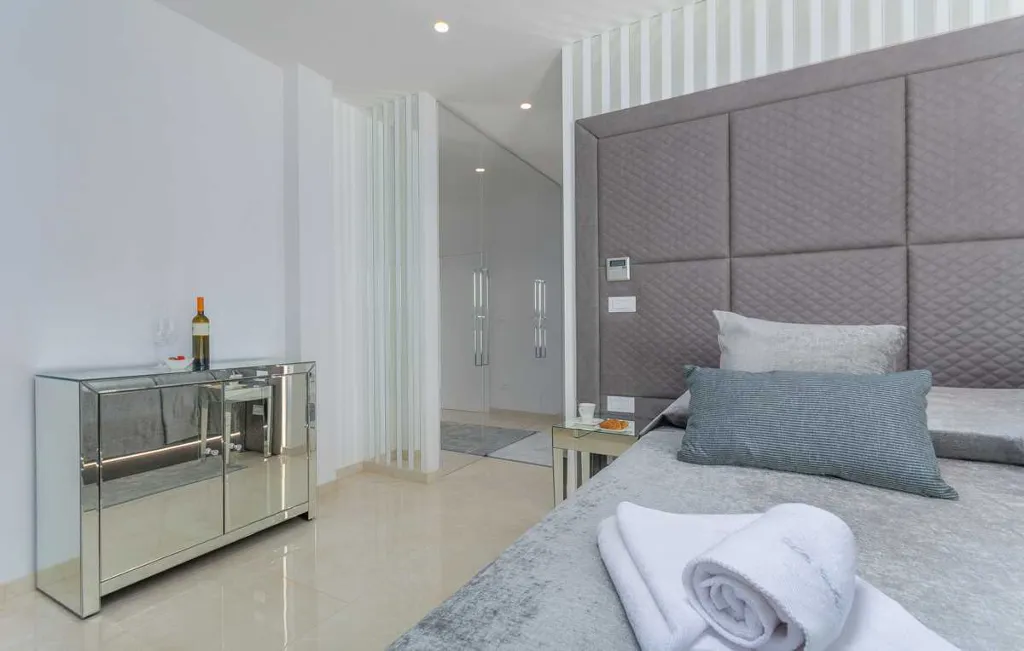 Kaštelir Villa for Up to 10 Guests