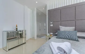 Kaštelir Villa for Up to 10 Guests