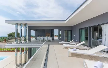 Kaštelir Villa for Up to 10 Guests