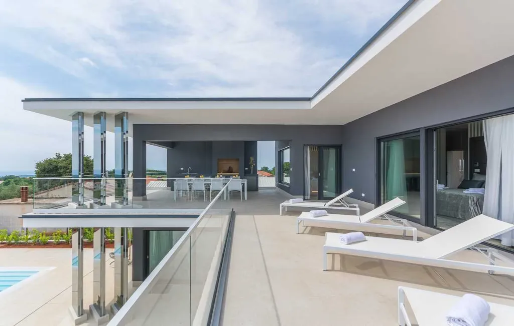 Kaštelir Villa for Up to 10 Guests