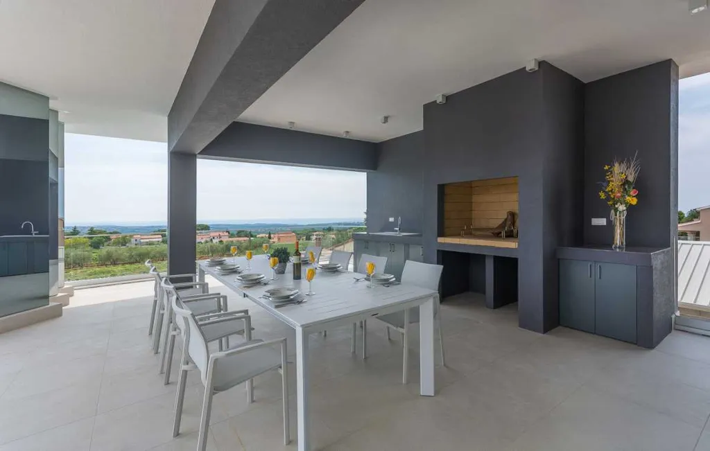 Kaštelir Villa for Up to 10 Guests