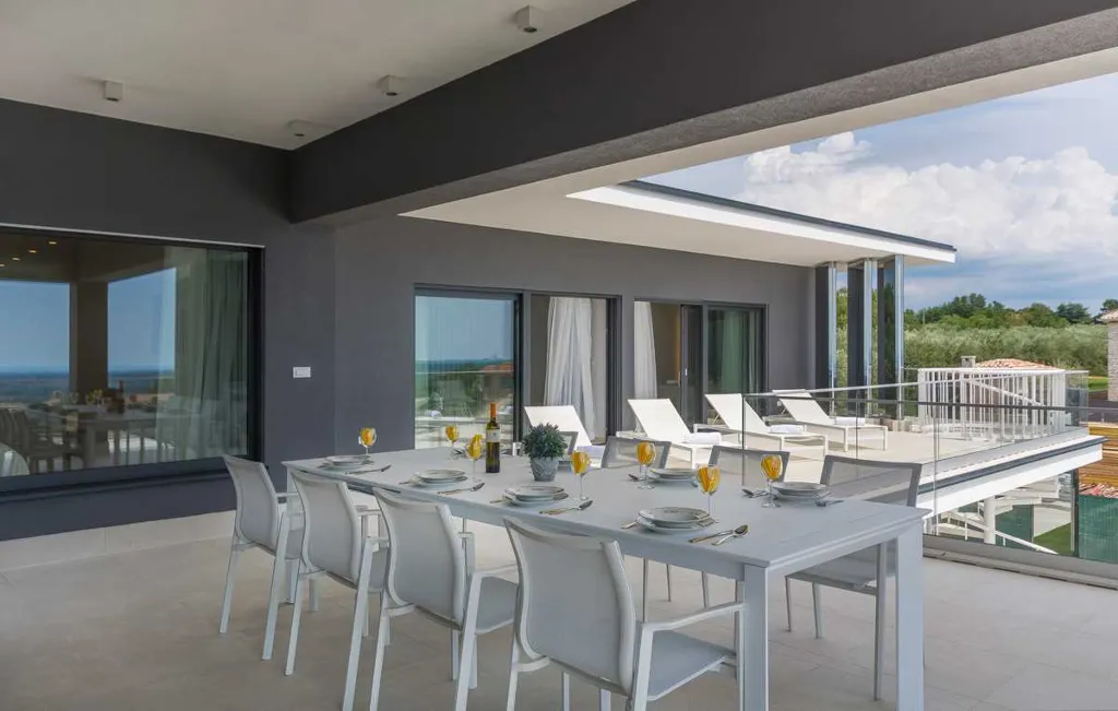 Kaštelir Villa for Up to 10 Guests