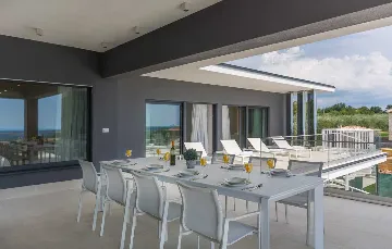 Kaštelir Villa for Up to 10 Guests