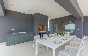 Kaštelir Villa for Up to 10 Guests