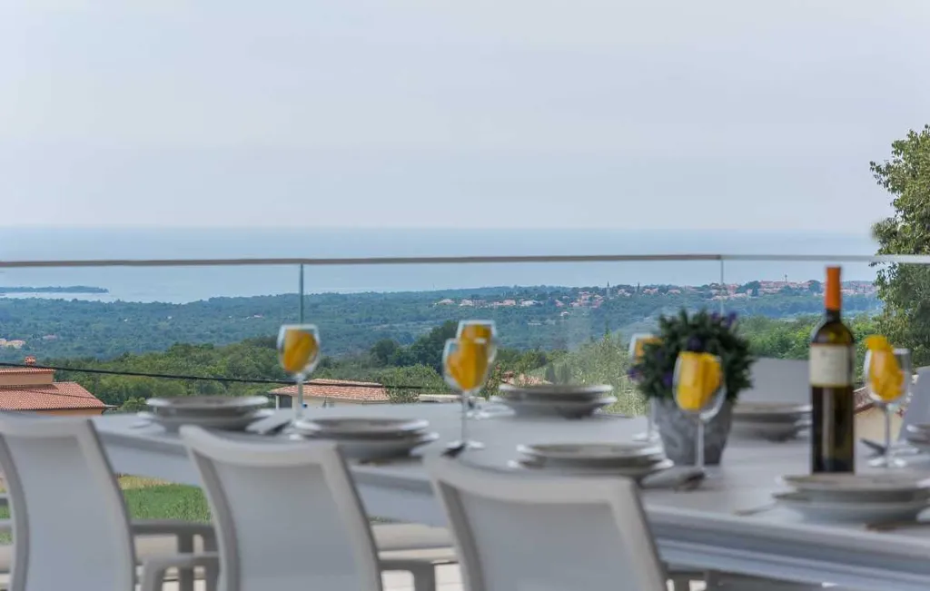 Kaštelir Villa for Up to 10 Guests