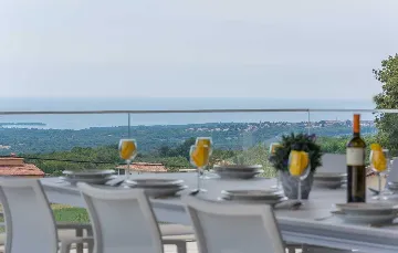 Kaštelir Villa for Up to 10 Guests