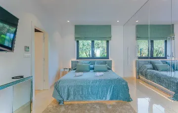 Kaštelir Villa for Up to 10 Guests